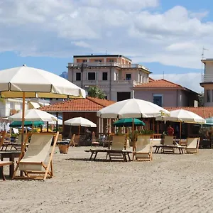 Tina 3*, Viareggio Italien